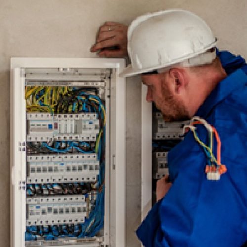 A man using field management software