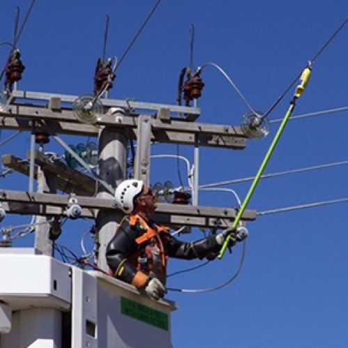 PENTA MTag is a state-of-the-art voltage detector designed specifically for proving dead on high-voltage distribution systems from 1 kV to 69 kV, including the 25 kV railway network